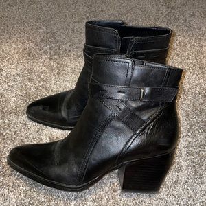Women’s pointed toe black winter ankle boots